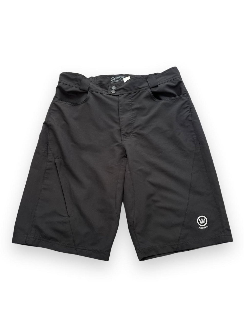 Canari shorts size Large
34